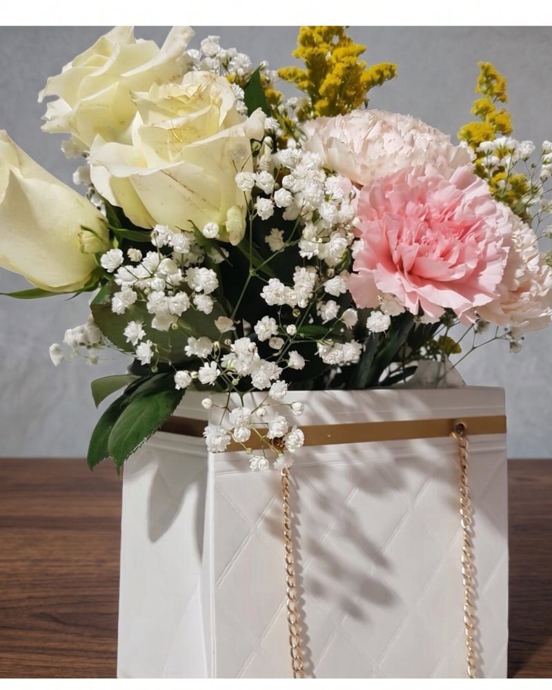 Estilo caja blanca con rosas
