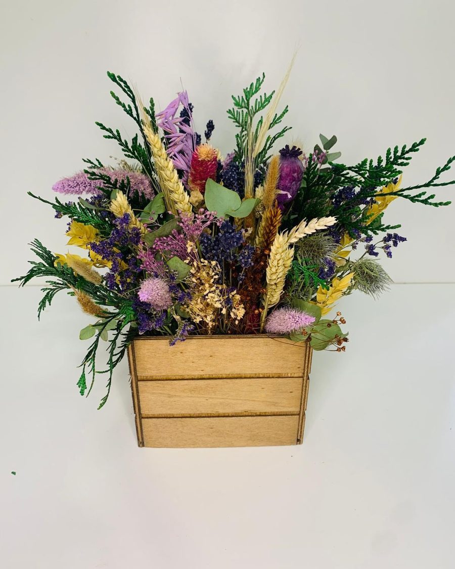 Caja de flor seca en tonos naturales