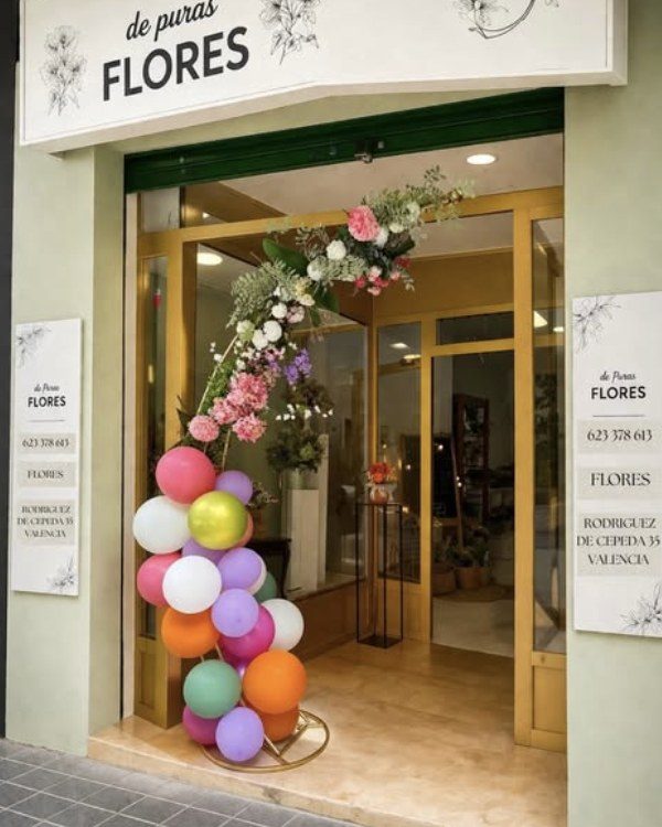Fachada de la tienda de Puras Flores en Valencia