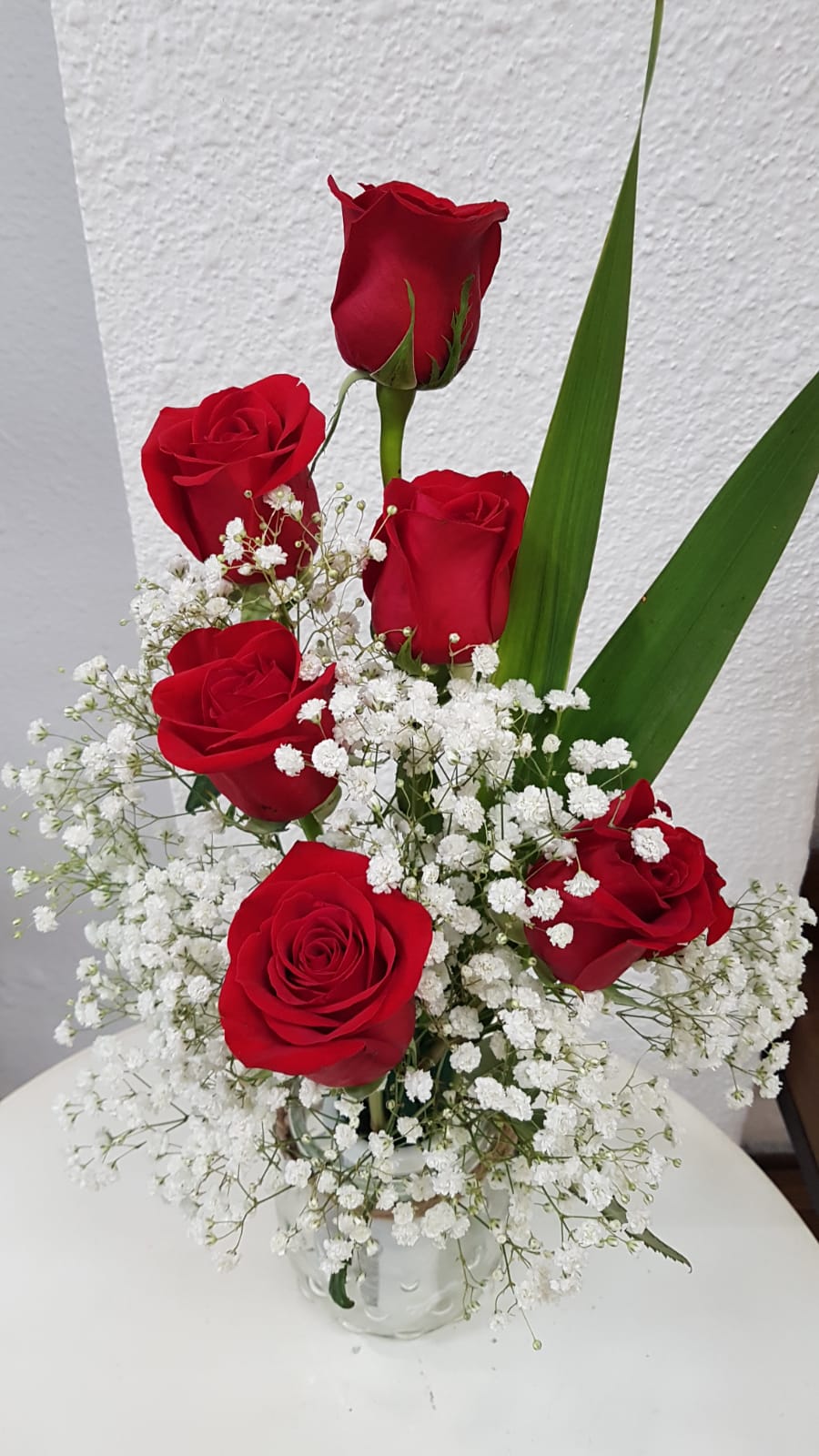 Rosas rojas con paniculata