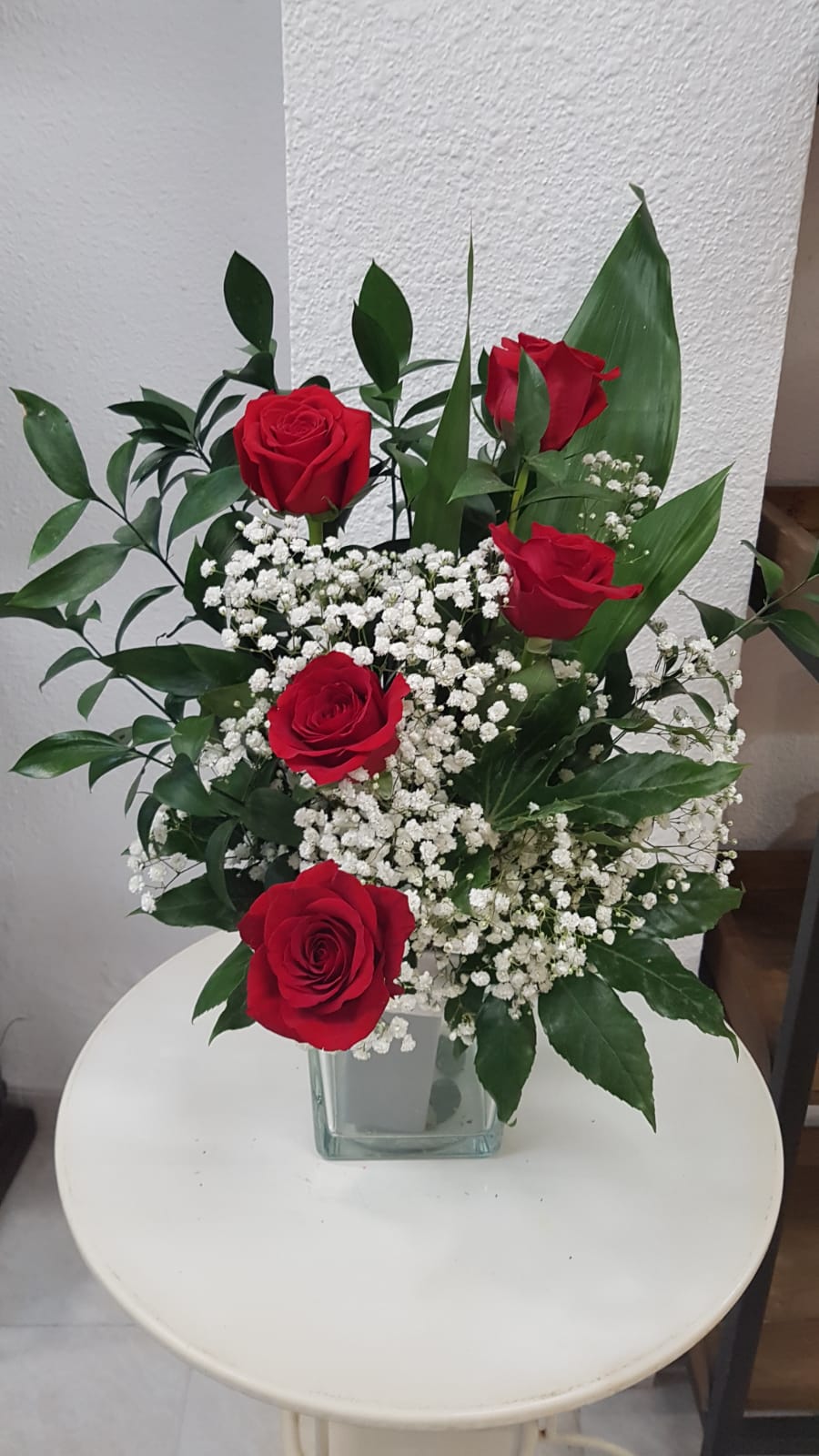 Rosas rojas, estilo clásico